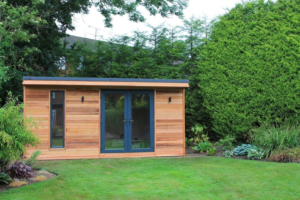 The Crusoe Cabane From Front In Garden