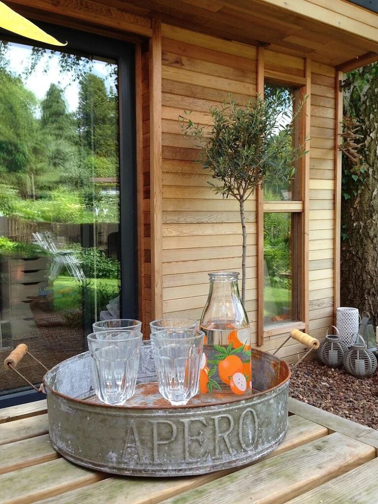 The Crusoe Cabane With Drinks Tray
